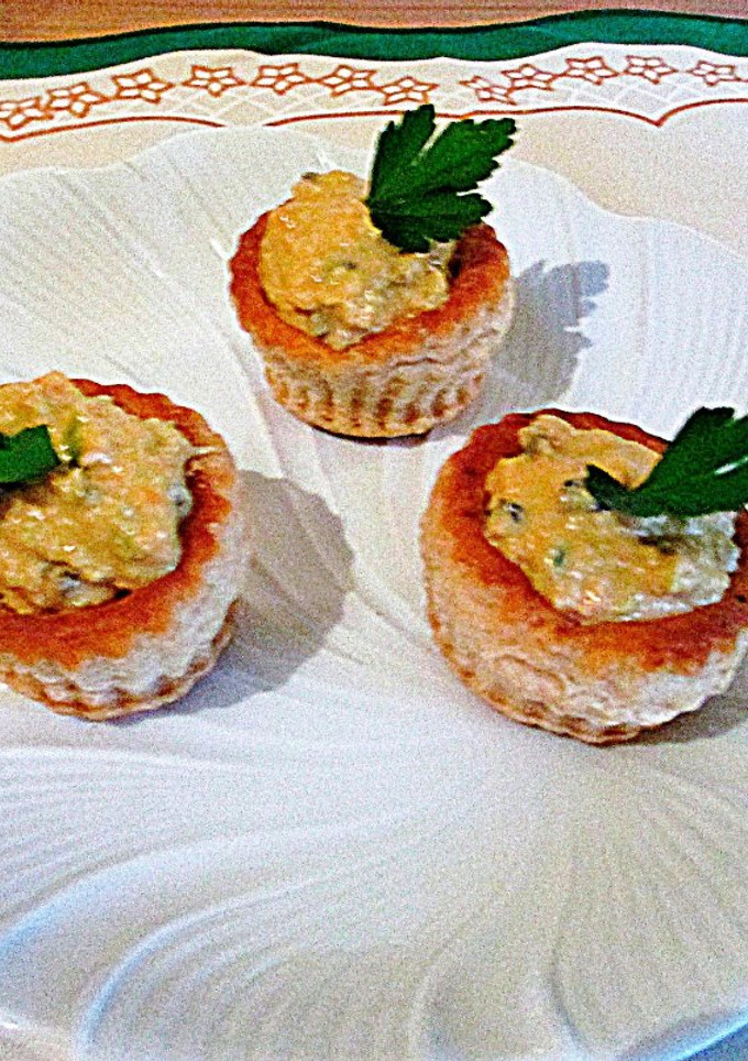 Una foto de Mini hojaldre rellenos con paté de atún y zanahoria
