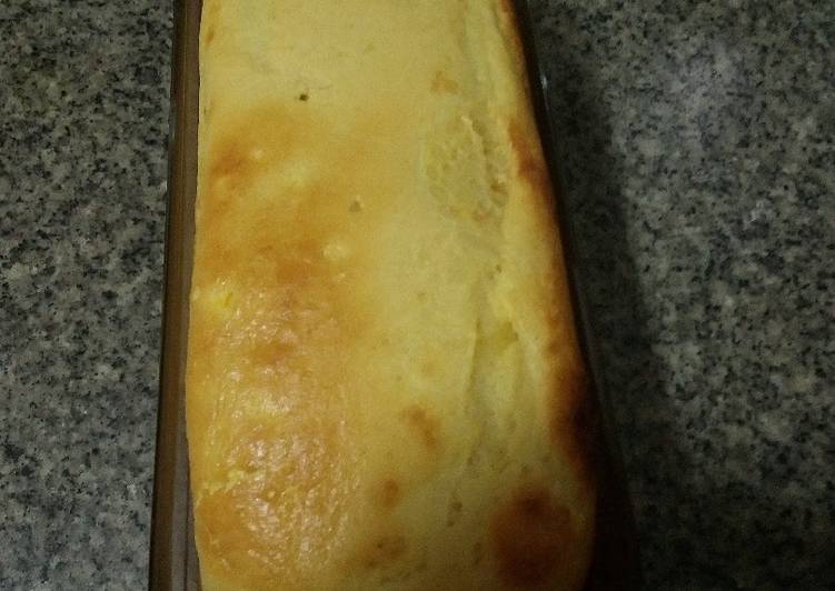 Bizcocho de melocotón con yogur y canela