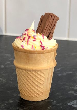 A picture of Ice cream cupcakes 🧁 🍦.