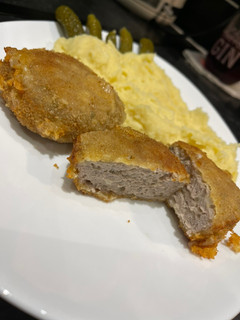Una foto de 🇨🇿 Holandské řízky - “albóndigas” de carne y queso Checas 🇨🇿