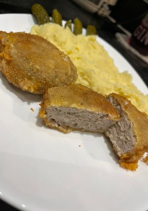 Una foto de 🇨🇿 Holandské řízky - “albóndigas” de carne y queso Checas 🇨🇿