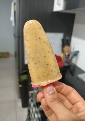 Una foto de Helado de durazno y chía