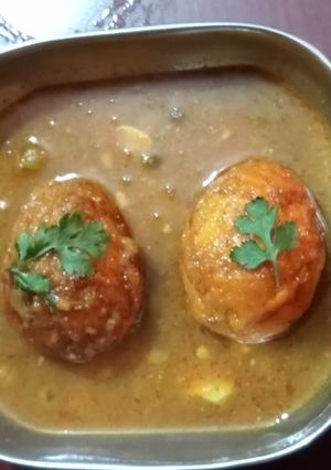 मसाला एग मटर करी (masala egg matar curry recipe in Hindi) रेसिपी मुख्य फोटो