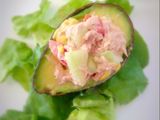 Aguacates rellenos de atún