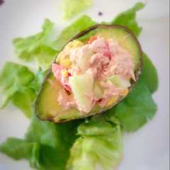 Una foto de Aguacates rellenos de atún