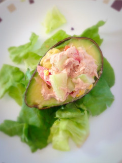 Una foto de Aguacates rellenos de atún