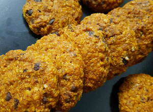 A picture of Oat Chocolate Cookies.