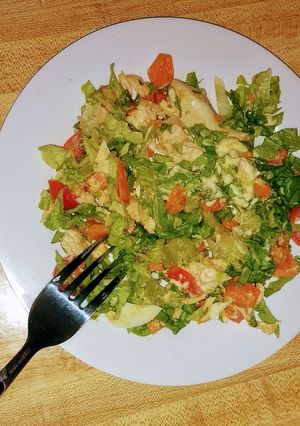 Una foto de Ensalada completa rápida y sencilla.