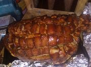 Una foto de pernil al horno
