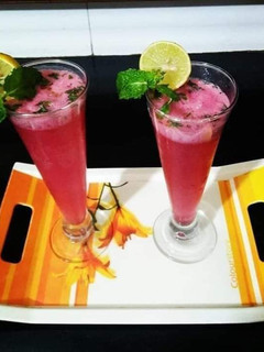 A picture of Pomegranate Mojito.