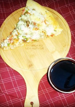 A picture of Chicken with mushroom pizza🍕.