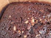 Una foto de cosas dulces con harina comun