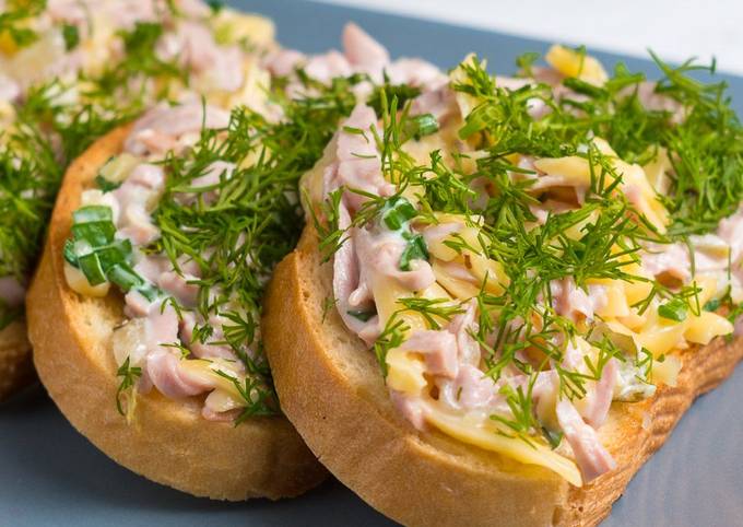 Бутерброды на Новый 2024 год – самые вкусные рецепты на праздничный стол