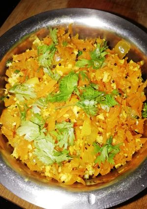 கேரட் பொரியல்(carrot poriyal recipe in tamil) செய்முறை முக்கிய புகைப்படம்