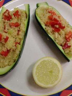 Una foto de Calabacines rellenos de quinoa