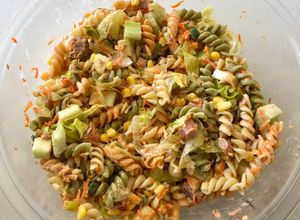 Una foto de Ensalada de pasta y atún🥗🐟