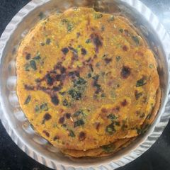 A picture of Methi Thepla.