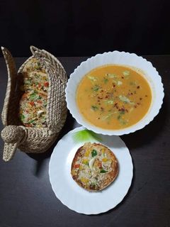 গার্লিক ব্রেড উইথ ভেজ স্যুপ (Garlic Bread with Veg Soup recipe in Bengali) রেসিপির প্রধান ছবি