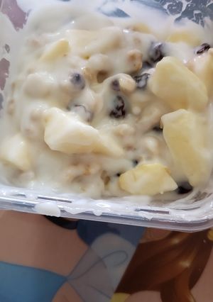 Una foto de Almuerzo yogur con fruta y granola