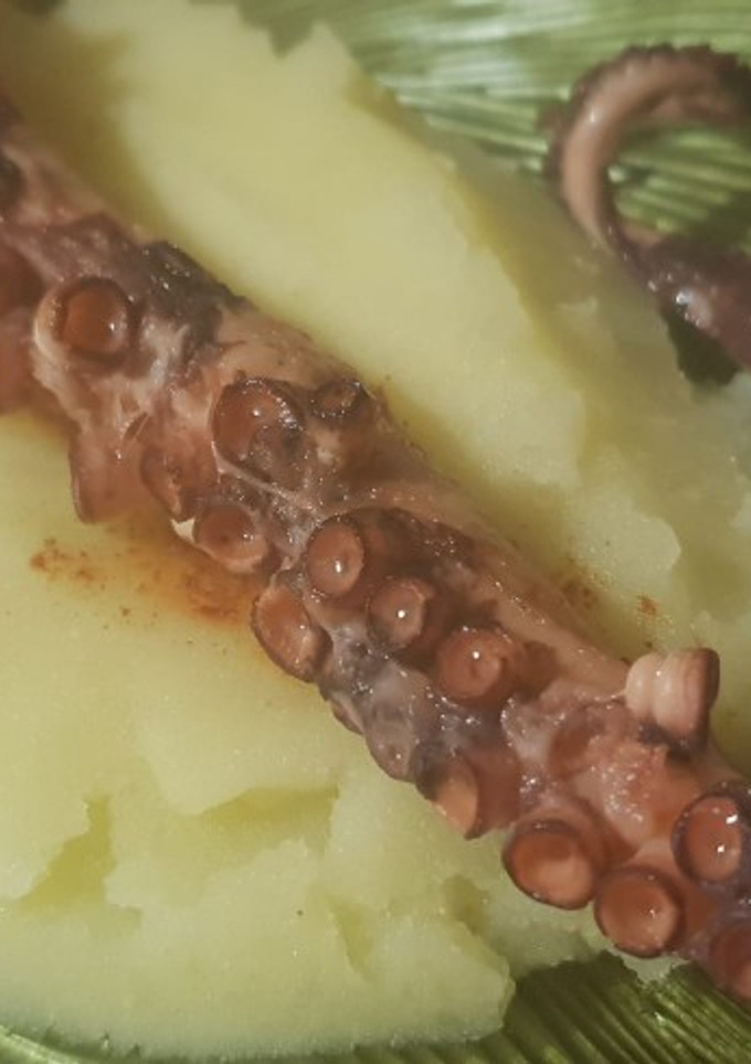 Una foto de Pulpo sobre puré de patatas 🐙