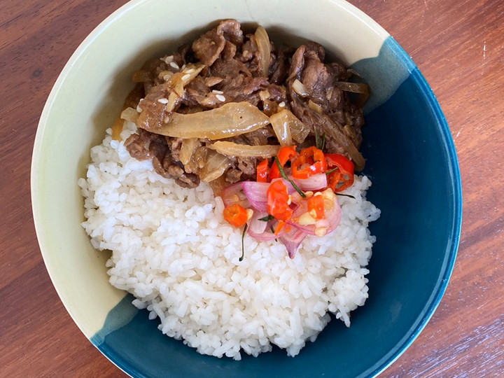 Bagaimana Membuat Beef rice bowl sambal matah rumahan yang Bikin Ngiler