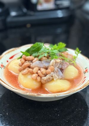 Hình của món Suờn Heo Nấu Khoai Tây Đậu.