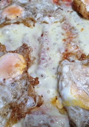Una foto de Pizza... Muzzarella y huevo frito