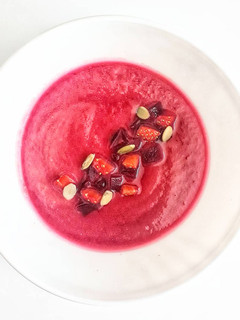 Una foto de 🌱 Gazpacho de remolacha 🌱