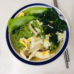 A picture of Spinach noodle vegetable miso soup.