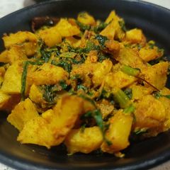 A picture of Mooli k patte ki masaledar sabzi.
