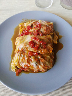 Una foto de Rollitos de repollo rellenos de soja texturizada