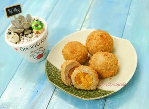 Hình của món Bánh Khoai Môn Chà Bông Trứng Muối.