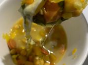 Una foto de sopa de verdura