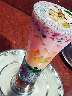ஜெல்லி ரோஸ் மில்க் ஷேக்(jelly rosemilk shake recipe in tamil) செய்முறை முக்கிய புகைப்படம்