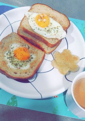 A picture of Poached Eggs on Toast🥚🥪.