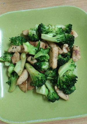 รูปของ ผัดอกไก่ใส่บรอกโคลี (คลีน)
