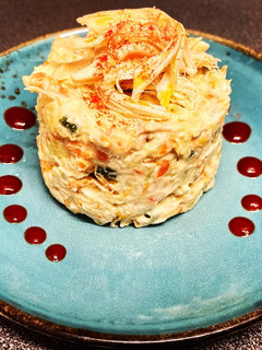 Una foto de Ensaladilla de pollo con salsa siracha