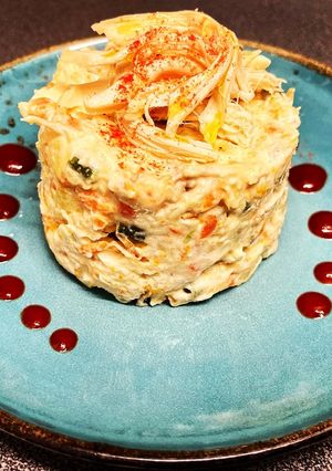 Una foto de Ensaladilla de pollo con salsa siracha