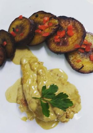 Una foto de Pollo que la mostaza con batatas a la miel y vino blanco