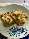 Pan tostado con Crema de Almendras y Manzana