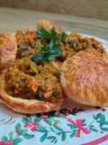 Volovanes rellenos de salsa de mejillones