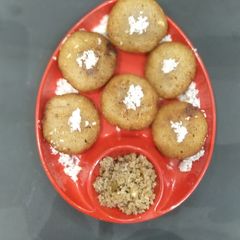A picture of Manda pitha.