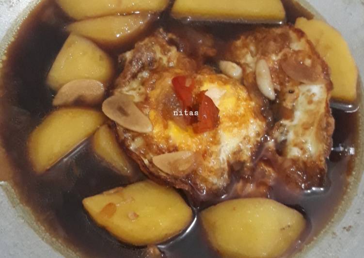 Resep Kentang Telor Masak Kecap yang Lezat Sekali