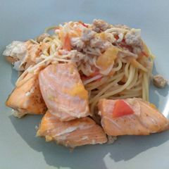A picture of 三文鱼优格天使面 Salmon Yogurt Angel Hair Pasta.