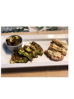 Una foto de Keto- pastelón o soufflé de zucchini con chips y pollo grille, pocos ingredientes y bajo en calorías
