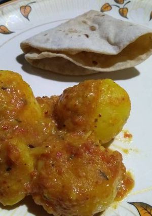 A picture of Dum aloo.