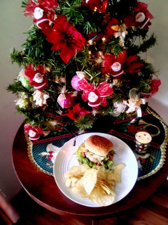 Una foto de Hamburguesa en Navidad con Papas Fritas!!