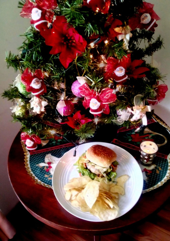 Una foto de Hamburguesa en Navidad con Papas Fritas!!