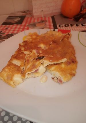 Foto principal de Tortilla liada de taquitos de jamón y quesitos