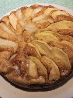 Una foto de Torta rápida de peras y manzana